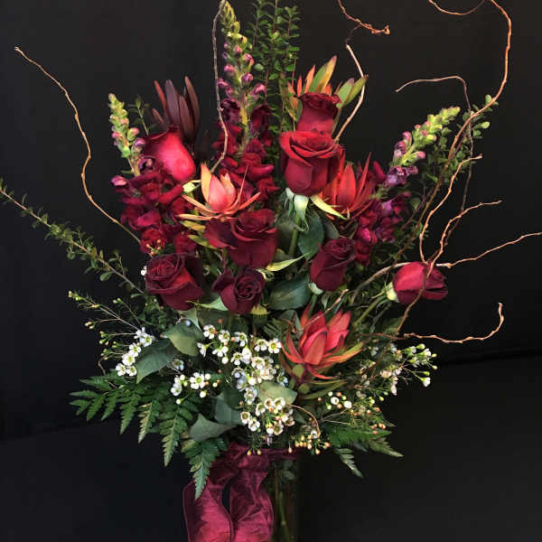 8 Rose Cylinder with Safari Sunset and Snapdragons - Color May Vary