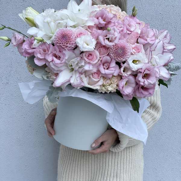 Large pink and white bouquet in a white hatbox