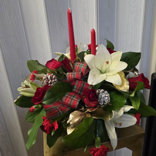 Holiday candlelight centerpiece