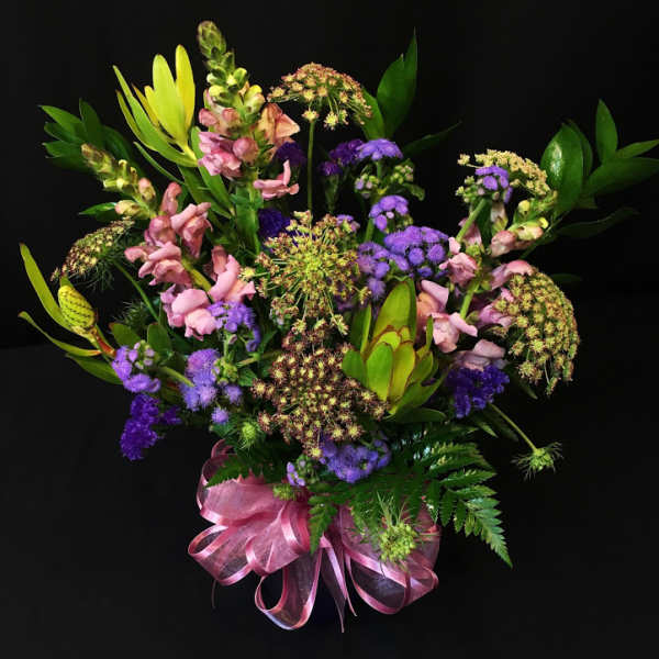 Monotone mixed bouquet - Color will vary