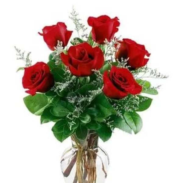 Bouquet of red roses in a clear glass vase