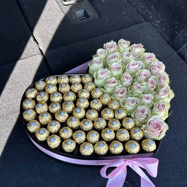 Black XL HeartBox with pink roses