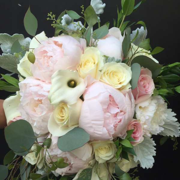 Bouquet of pale pink peonies, cream roses, and white calla lilies