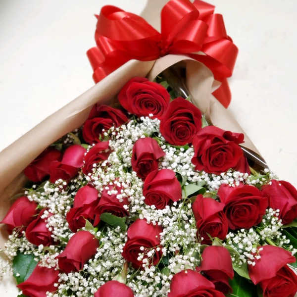 Bouquet of red roses with baby's breath and a large red bow