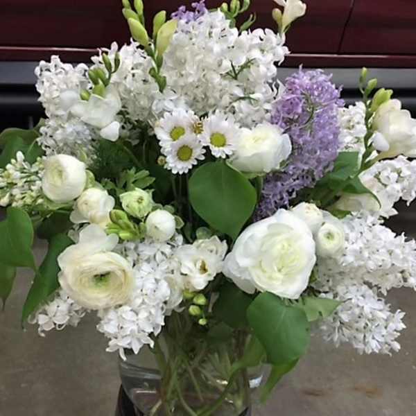 White and lavender mixed bouquet in a glass vase