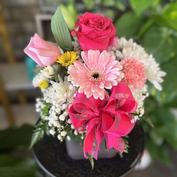 Pink rose and gerbera bouquet with a bright ribbon in a vase