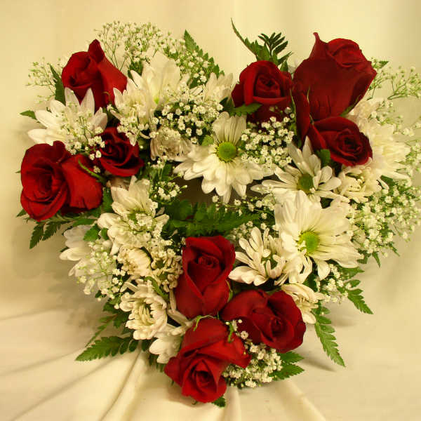 Heart-shaped bouquet of red roses and white daisies