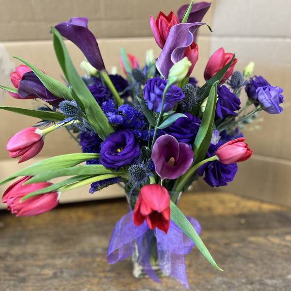 Bouquet of purple and pink flowers in a clear vase
