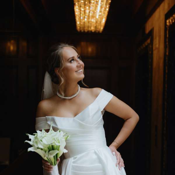 Bride holding a bouquet of white calla lilies