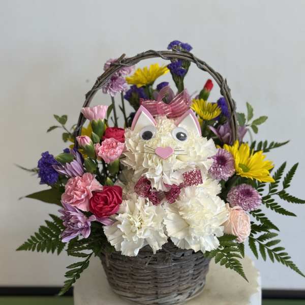 Basket arrangement with a cat face made of white flowers and colorful blooms