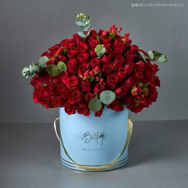 Large bouquet of red roses in a light blue hatbox