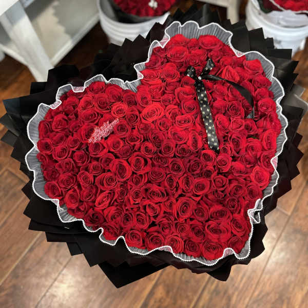 125 Red Roses Heart Bouquet