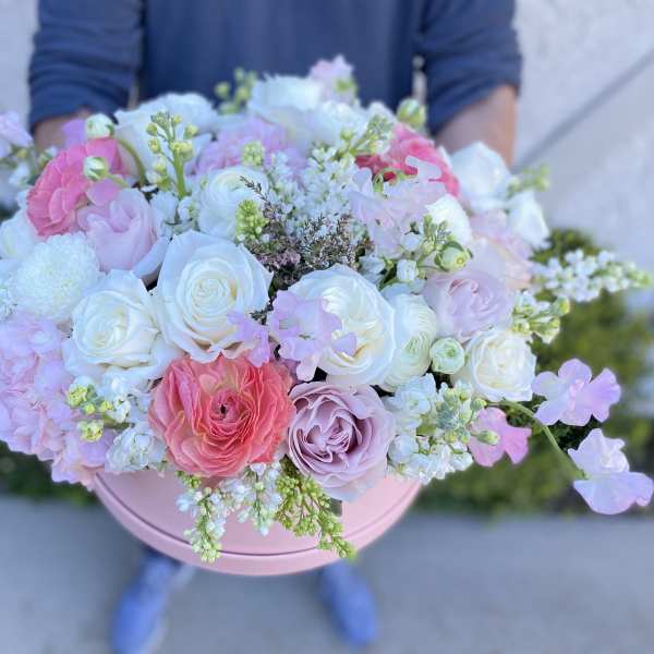 Pink and white mixed bouquet in a round pink box