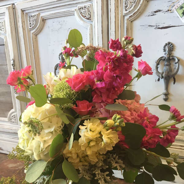 Mixed pink and cream bouquet in a clear glass vase