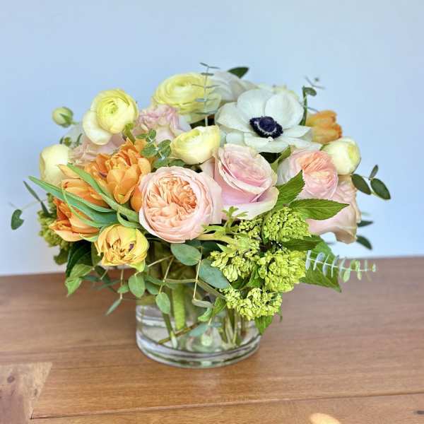 Mixed pastel bouquet in a clear glass vase
