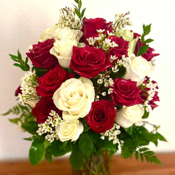 Bouquet of red and white roses in a clear glass vase