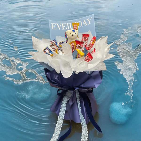 Candy bouquet with a teddy bear and an Everyday card