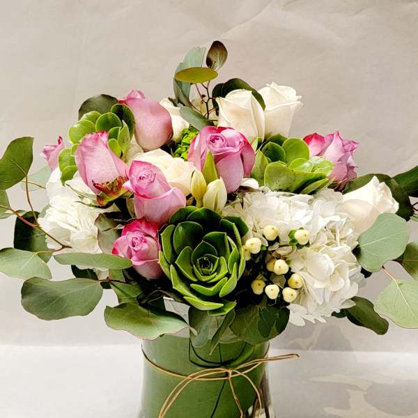 Pink and white roses with hydrangeas in a glass vase