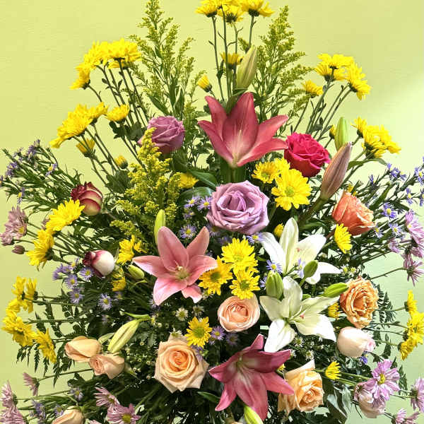 Large mixed bouquet with lilies, roses, and yellow daisies