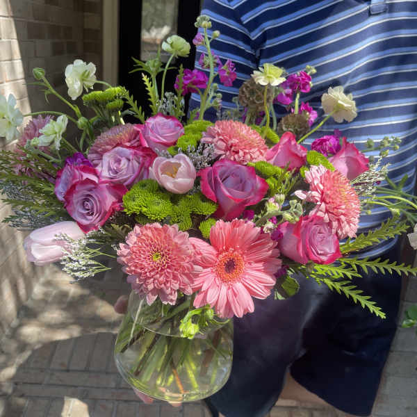Pink and lavender mixed bouquet in a clear glass vase