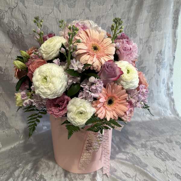 Pink and white mixed bouquet in a round pink box