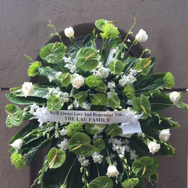 Green Anthurium with white roses wreath - F200W03