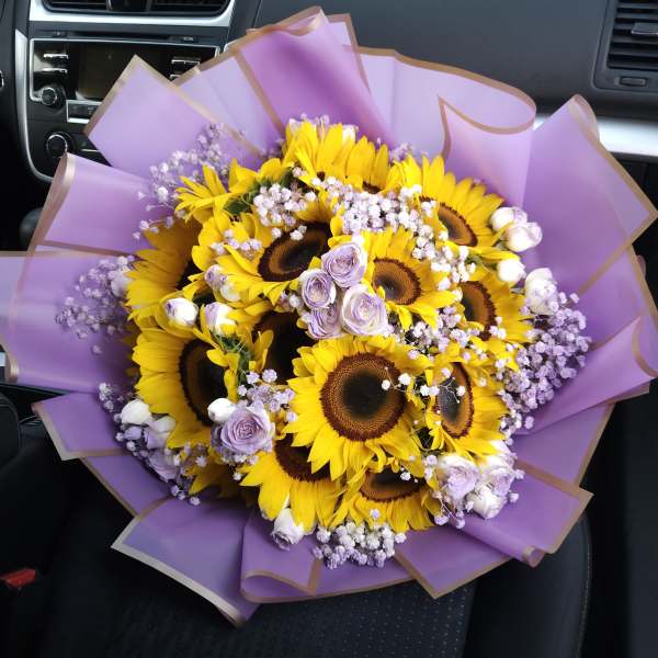 Ramo Buchón de Girasoles y Rosas (Amanecer Dorado & Lavanda)