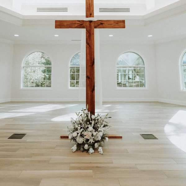 Elegant and sweet white bouquet