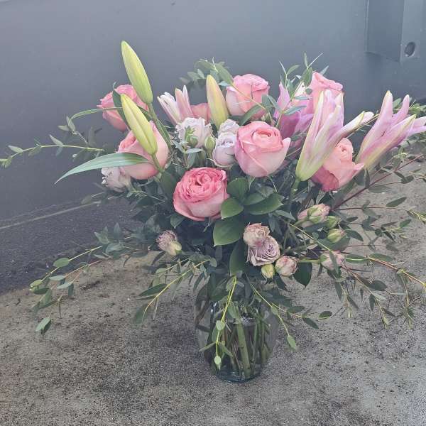 Beautiful arrangement with garden roses