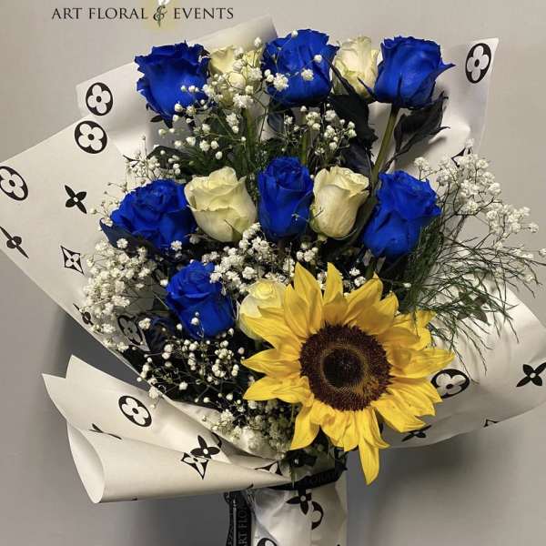 Bouquet of blue and cream roses with a sunflower