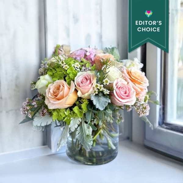 Bouquet of pastel roses in a glass vase