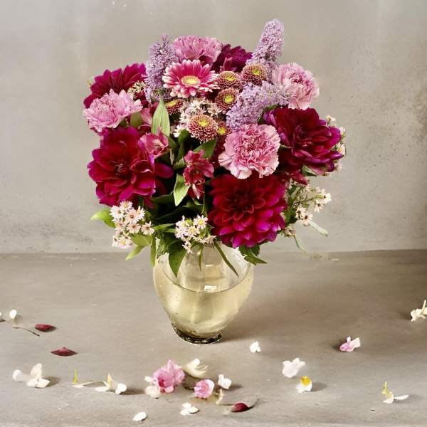 Pink and magenta mixed bouquet in a clear glass vase