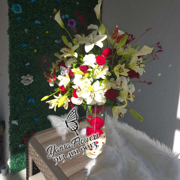 Floral Centerpiece: Elegant and Timeless Table Decoration