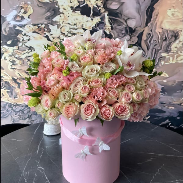 Pink rose bouquet with white orchids in a pink hat box