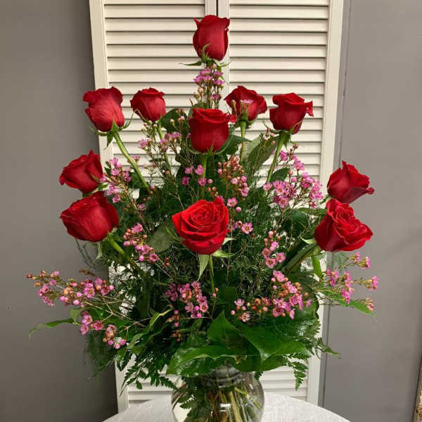 Dazziling Dozen Rose Arrangement with Filler Flowers