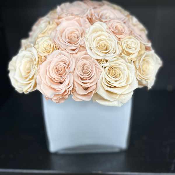 Bouquet of blush and ivory roses in a white box