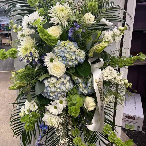 Blue, white and green standing spray