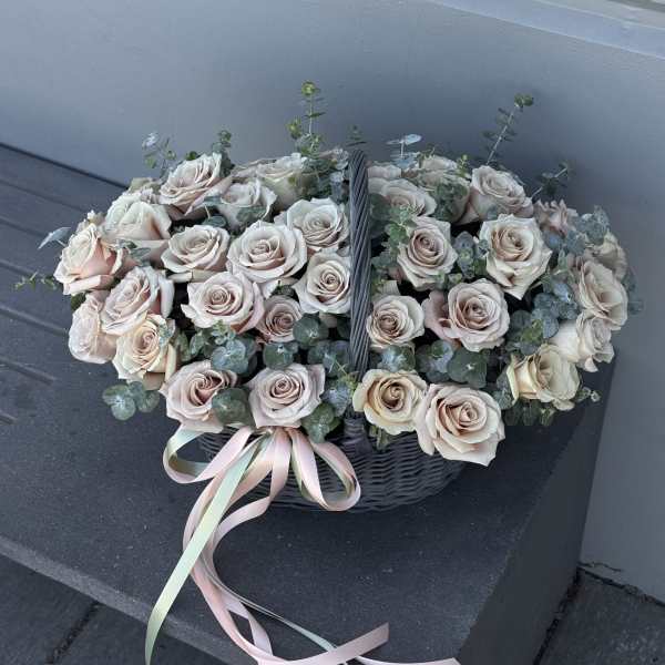 perfect composition of coffee roses