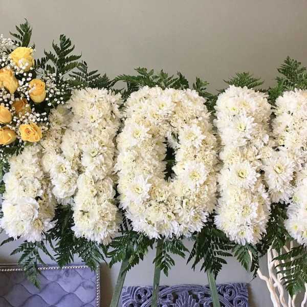 #94 MOM or DAD TRIBUTE WREATH