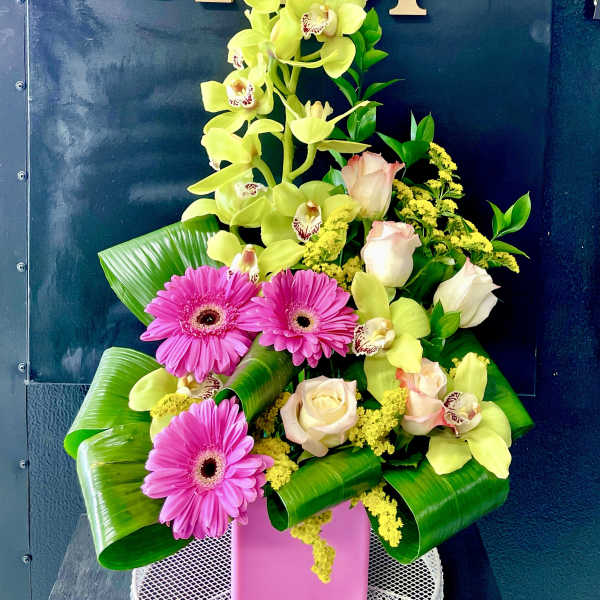 sunny bright- 3 roses flower shop