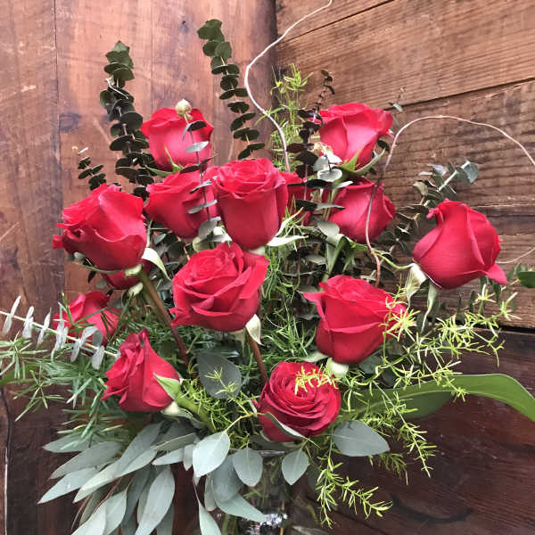 Bouquet of red roses in a clear glass vase