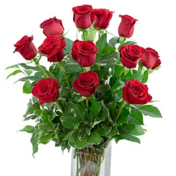 Bouquet of red roses in a clear glass vase