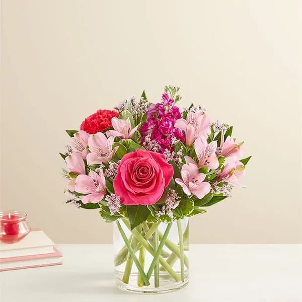 Pink rose bouquet in a clear glass vase