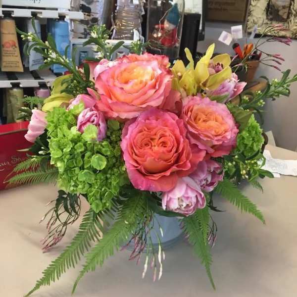 Pink and peach rose bouquet with green hydrangea in a vase