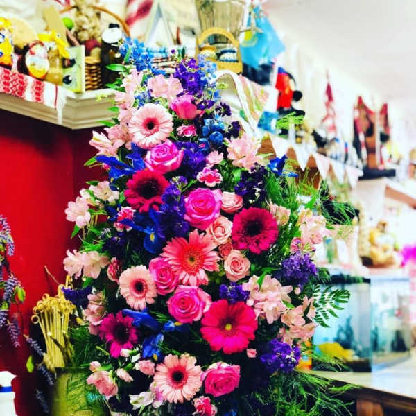 Divine Daisy Tribute Standing Spray