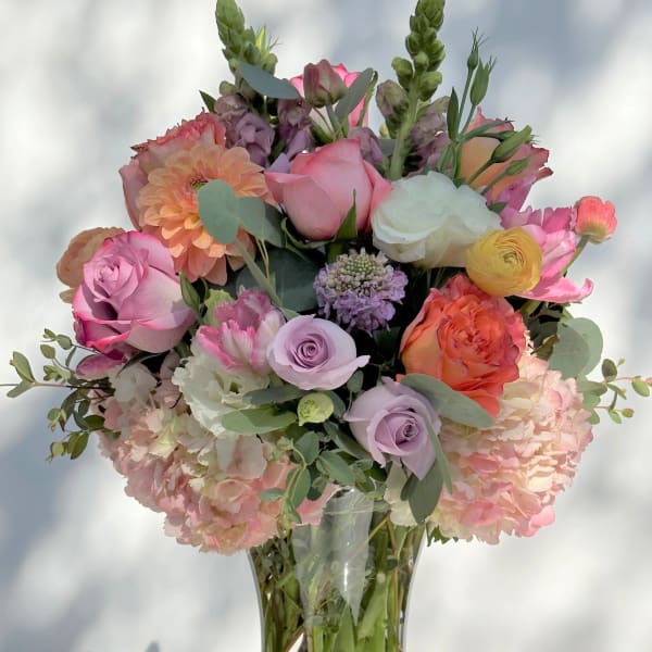 Mixed pastel bouquet in a clear glass vase