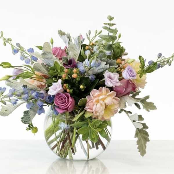 Mixed pastel bouquet in a clear glass vase