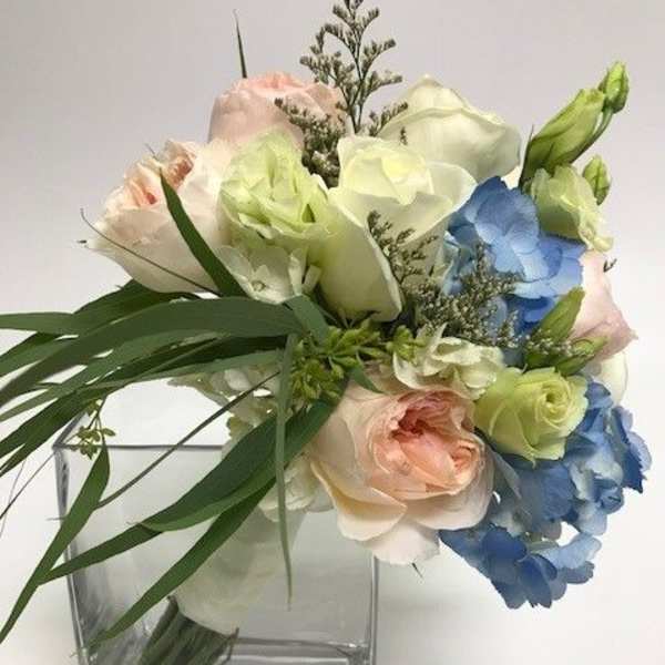 Mixed pastel bouquet in a clear square vase