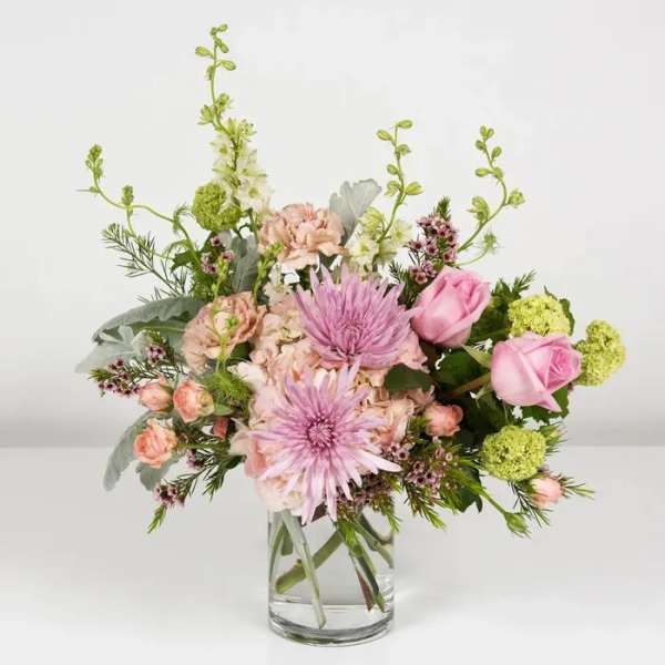 Pink and peach bouquet in a clear glass vase