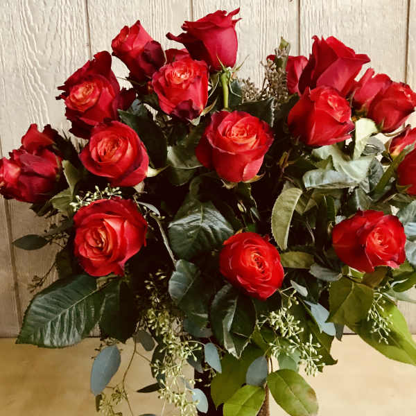 Bouquet of red roses in a dark vase